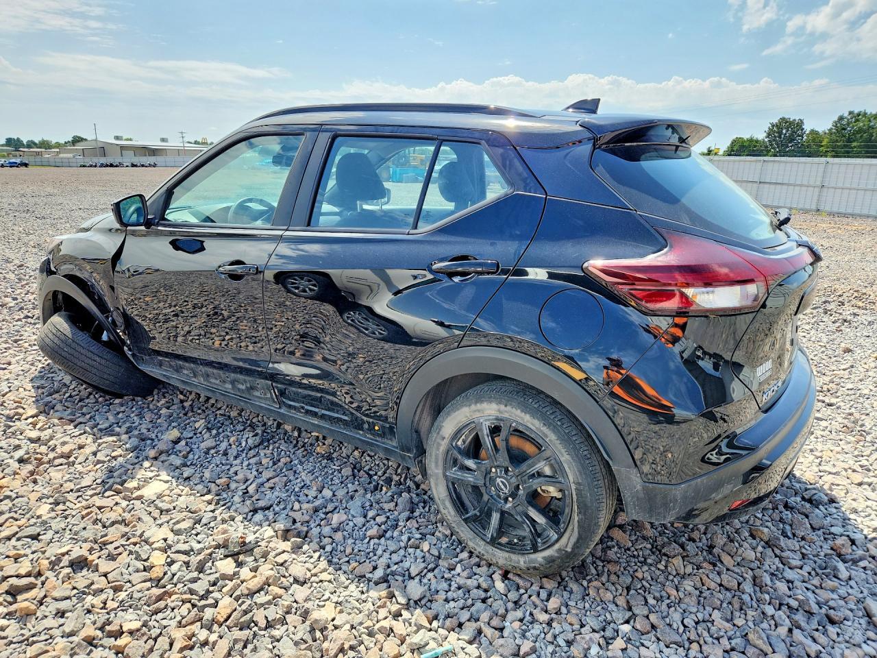 2024 NISSAN KICKS SR — Фото 2 из 14