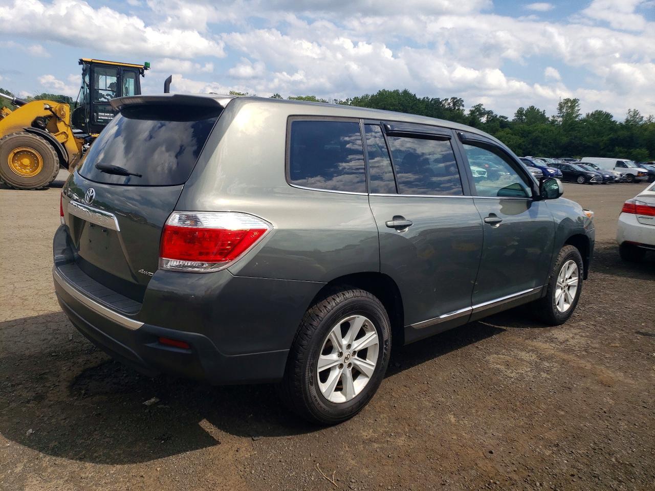 2012 TOYOTA HIGHLANDER BASE — Фото 3 из 13