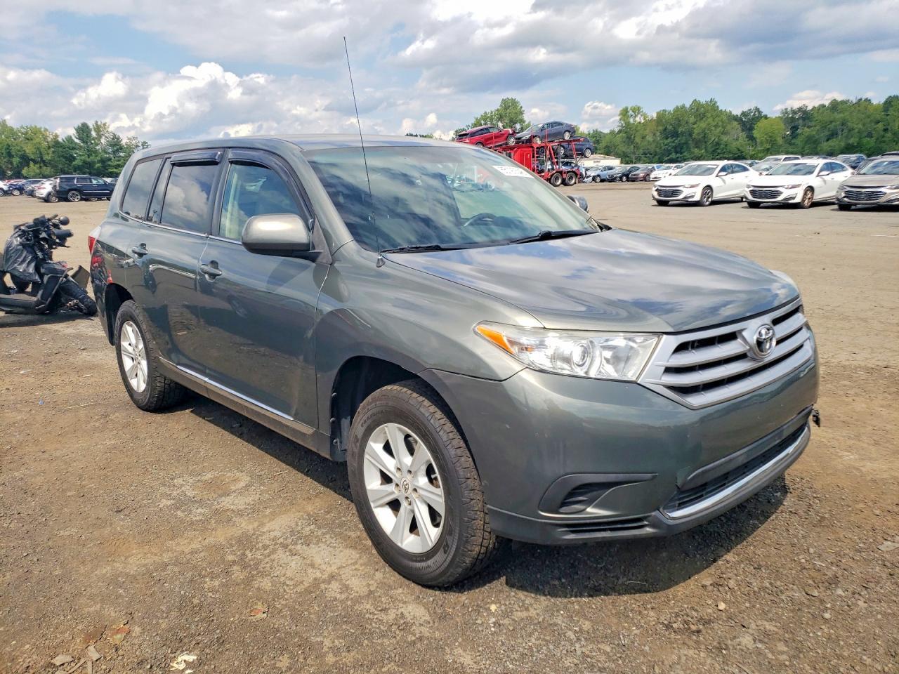 2012 TOYOTA HIGHLANDER BASE — Фото 4 из 13