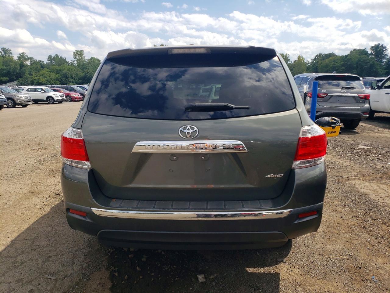 2012 TOYOTA HIGHLANDER BASE — Фото 6 из 13