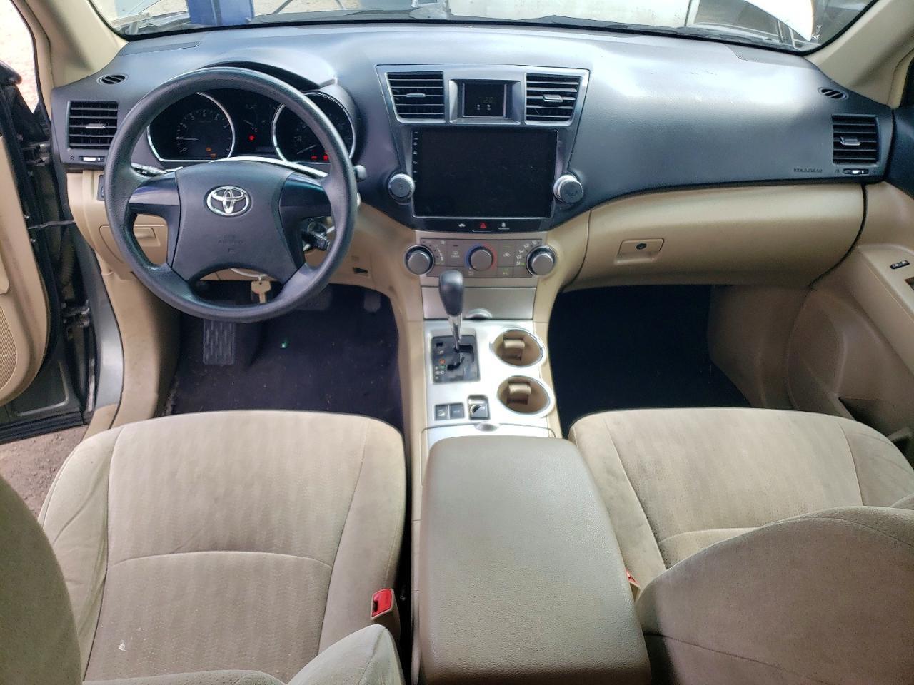 2012 TOYOTA HIGHLANDER BASE — Фото 8 из 13