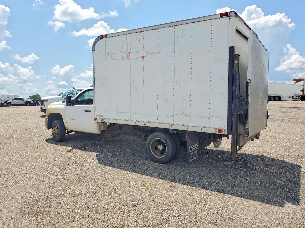 2008 CHEVROLET SILVERADO BOX TRUCK — Фото 2 из 13