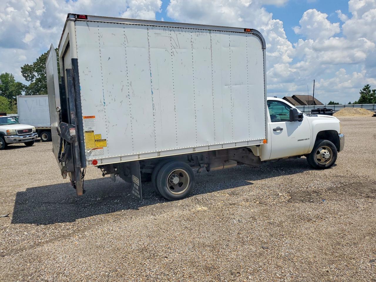2008 CHEVROLET SILVERADO BOX TRUCK — Фото 3 из 13