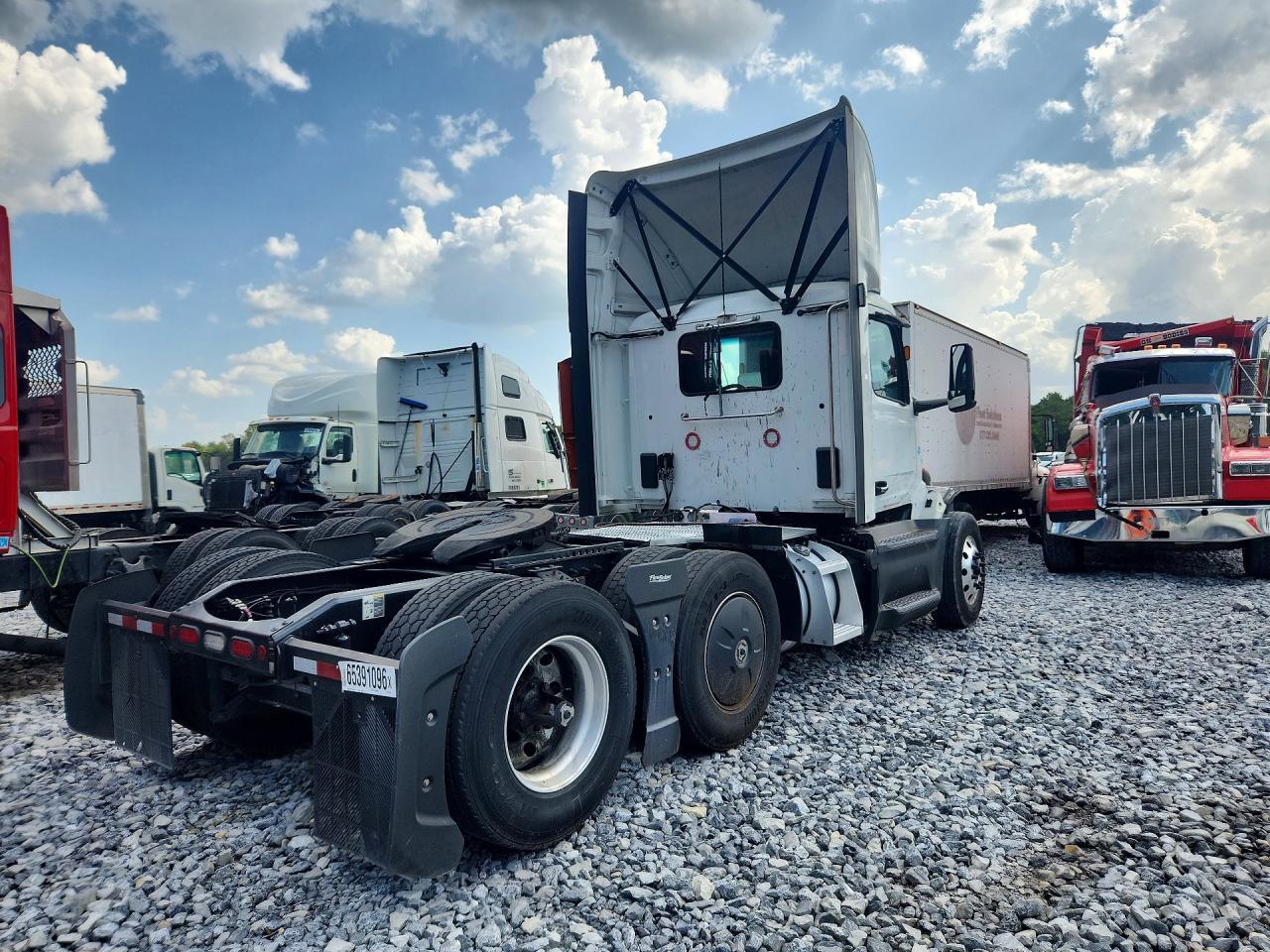 2024 PETERBILT 579 - SEMI TRUCK — Фото 3 из 12