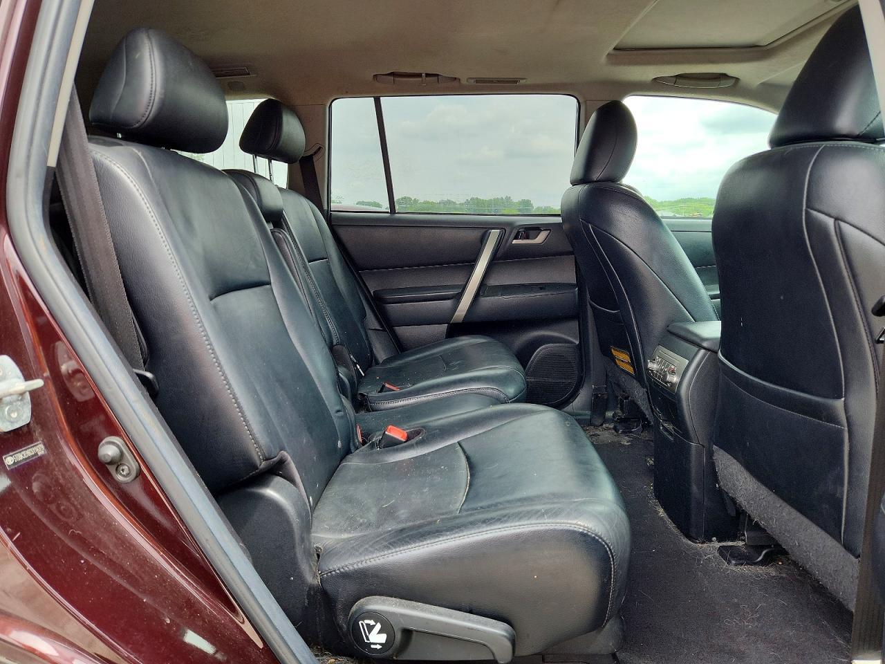 2012 TOYOTA HIGHLANDER SE — Фото 11 из 13