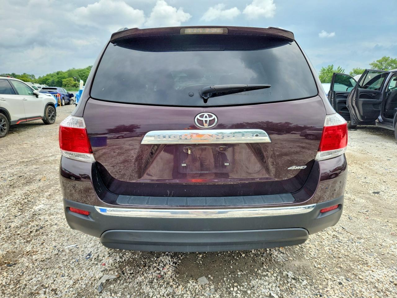 2012 TOYOTA HIGHLANDER SE — Фото 6 из 13
