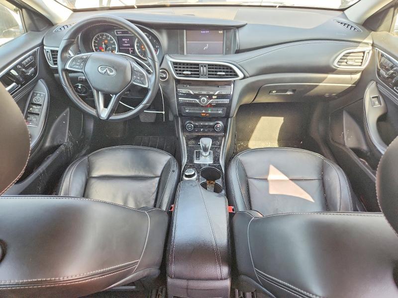 2018 INFINITI QX30 LUXURY — Фото 8 из 13