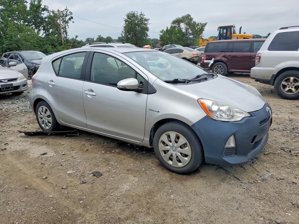 2012 TOYOTA PRIUS C TWO — Фото 4 из 12