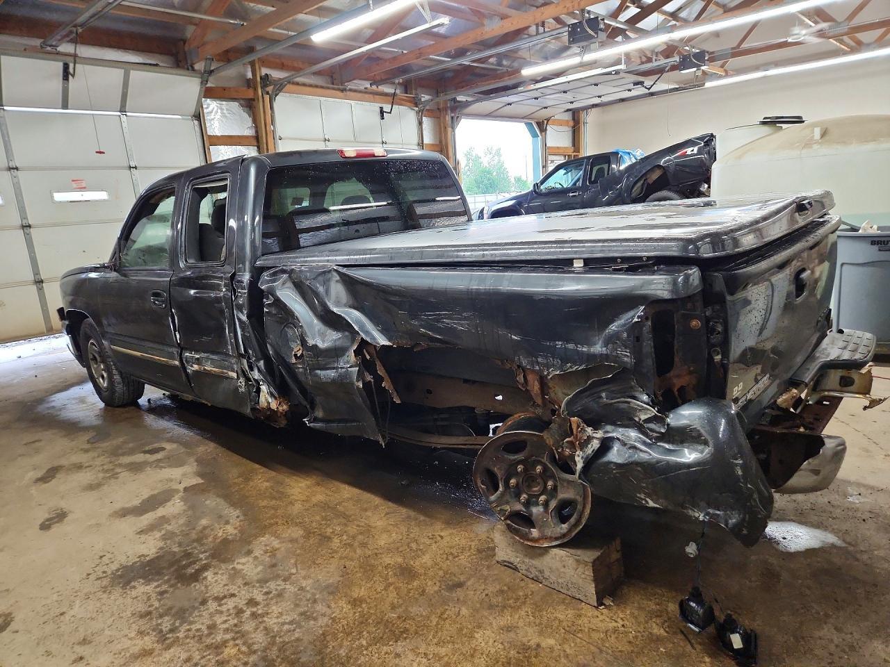 2004 CHEVROLET SILVERADO C1500 — Фото 2 из 12