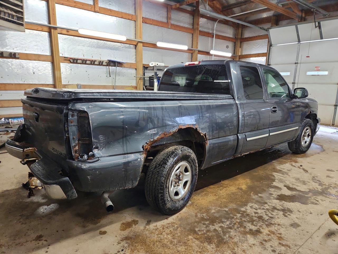 2004 CHEVROLET SILVERADO C1500 — Фото 3 из 12