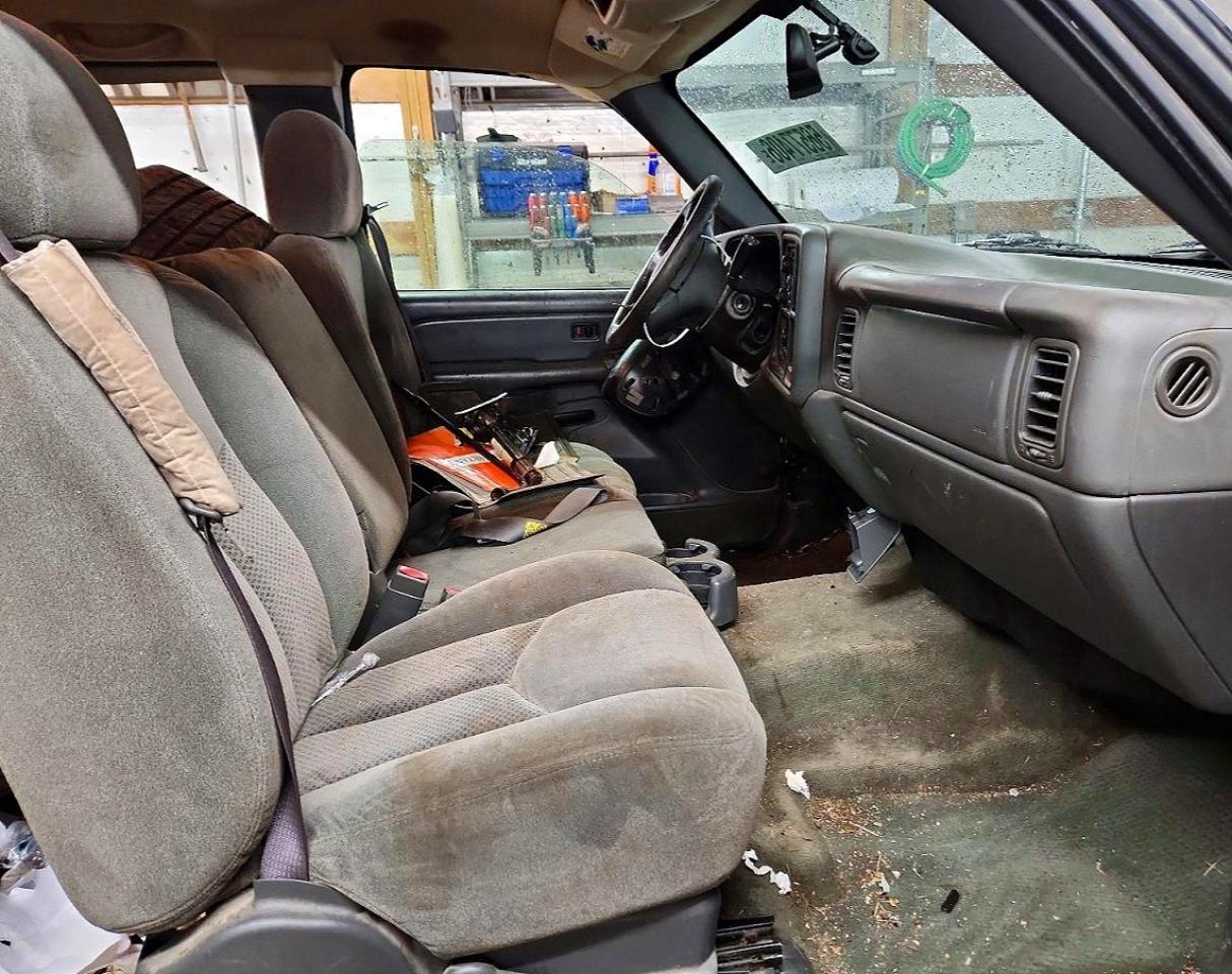 2004 CHEVROLET SILVERADO C1500 — Фото 7 из 12