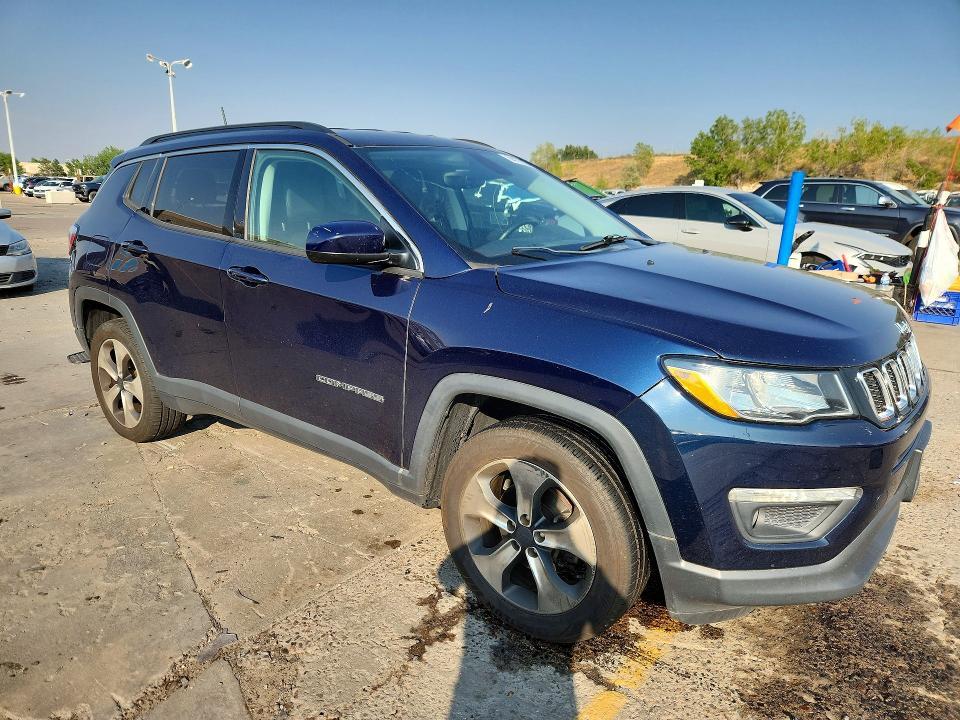 3C4NJDBB0JT360849 2018 JEEP COMPASS photo no. 4