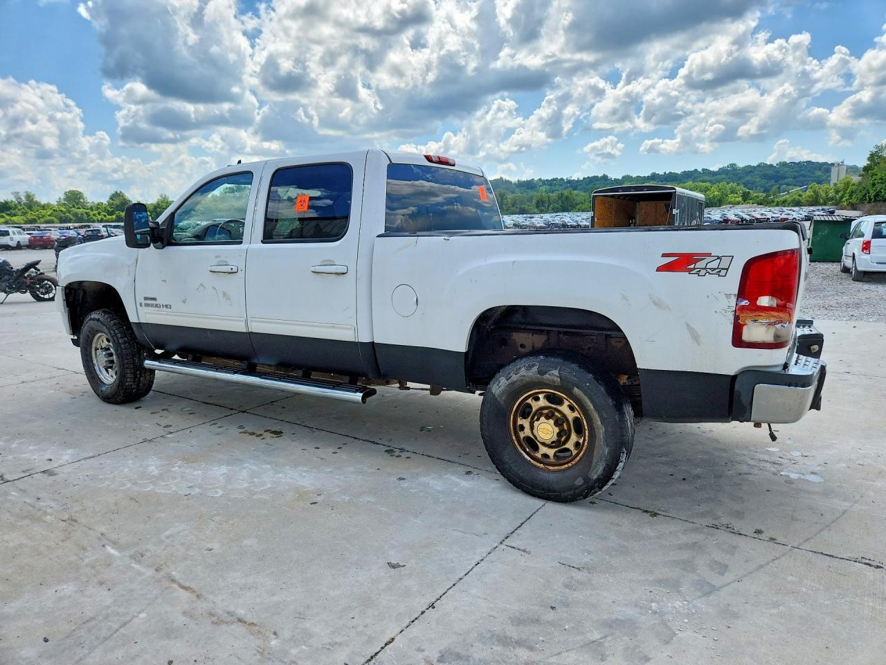 2008 GMC SIERRA K2500 HEAVY DUTY — Фото 2 из 12
