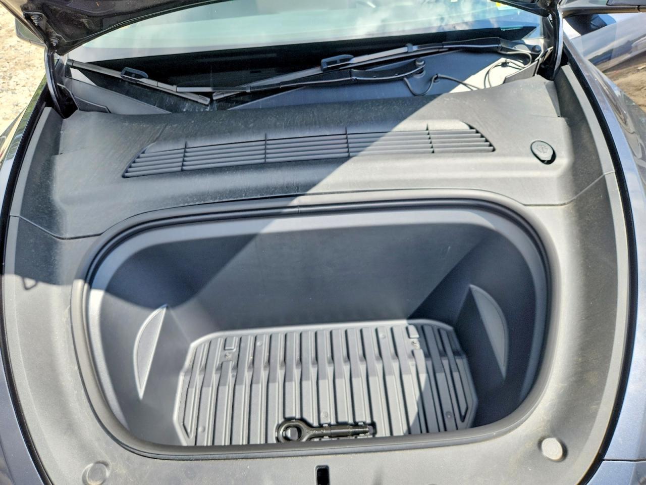 2024 TESLA MODEL Y — Фото 12 из 13