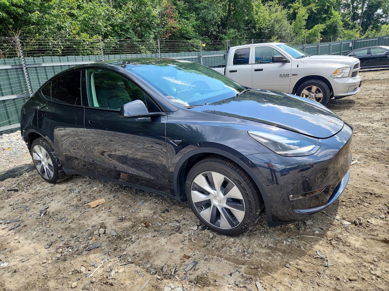 2024 TESLA MODEL Y — Фото 4 из 13