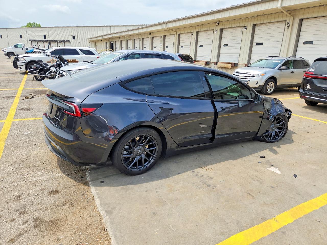 2024 TESLA MODEL 3 — Фото 3 из 12
