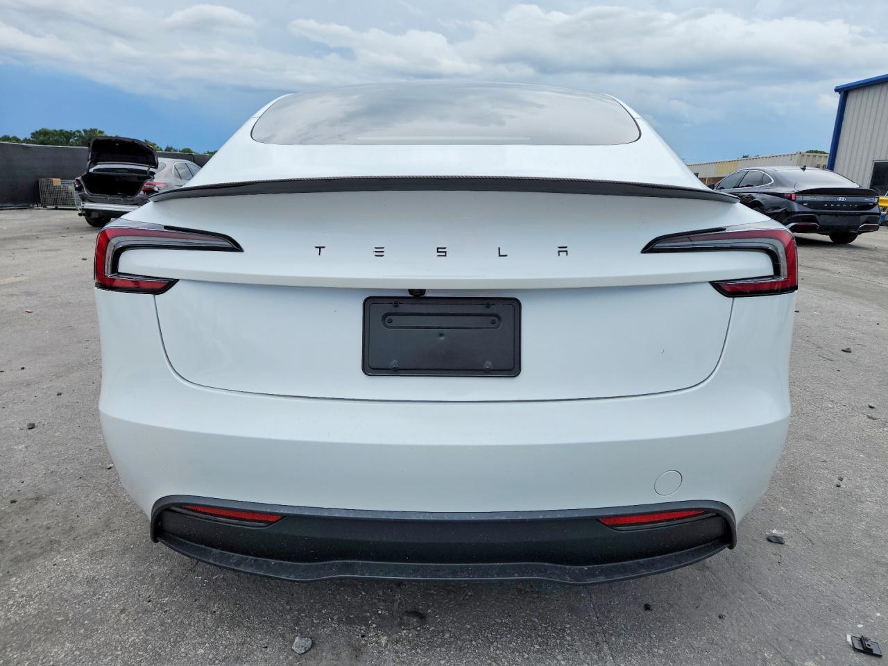 2024 TESLA MODEL 3 — Фото 6 из 12