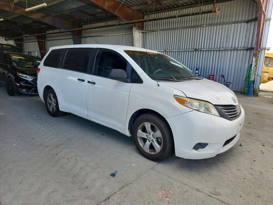 2012 TOYOTA SIENNA BASE 7-PASSENGER — Фото 4 из 13