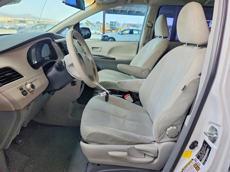 2012 TOYOTA SIENNA BASE 7-PASSENGER — Фото 7 из 13