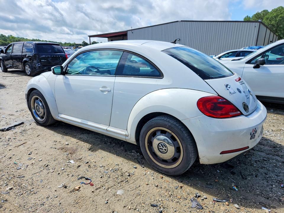 2012 VOLKSWAGEN BEETLE — Фото 2 из 13
