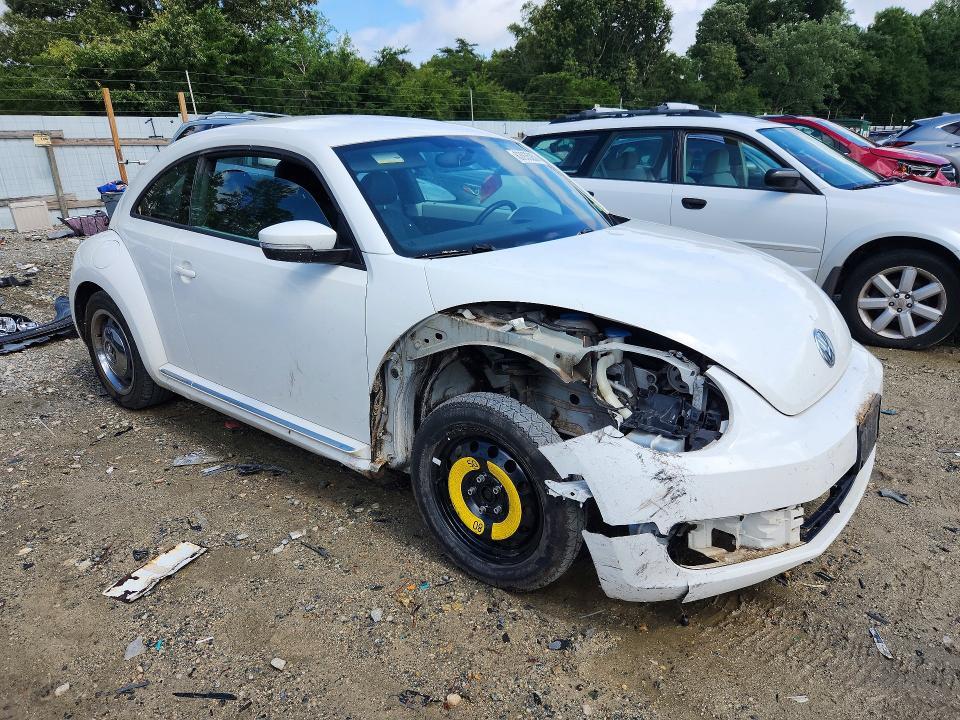 2012 VOLKSWAGEN BEETLE — Фото 4 из 13