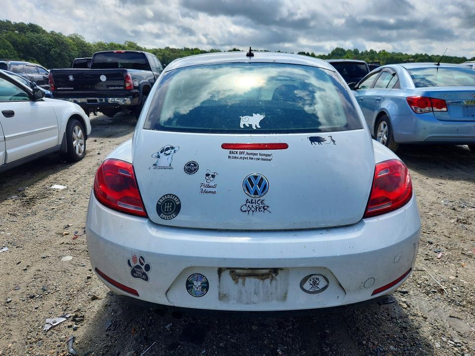 2012 VOLKSWAGEN BEETLE — Фото 6 из 13