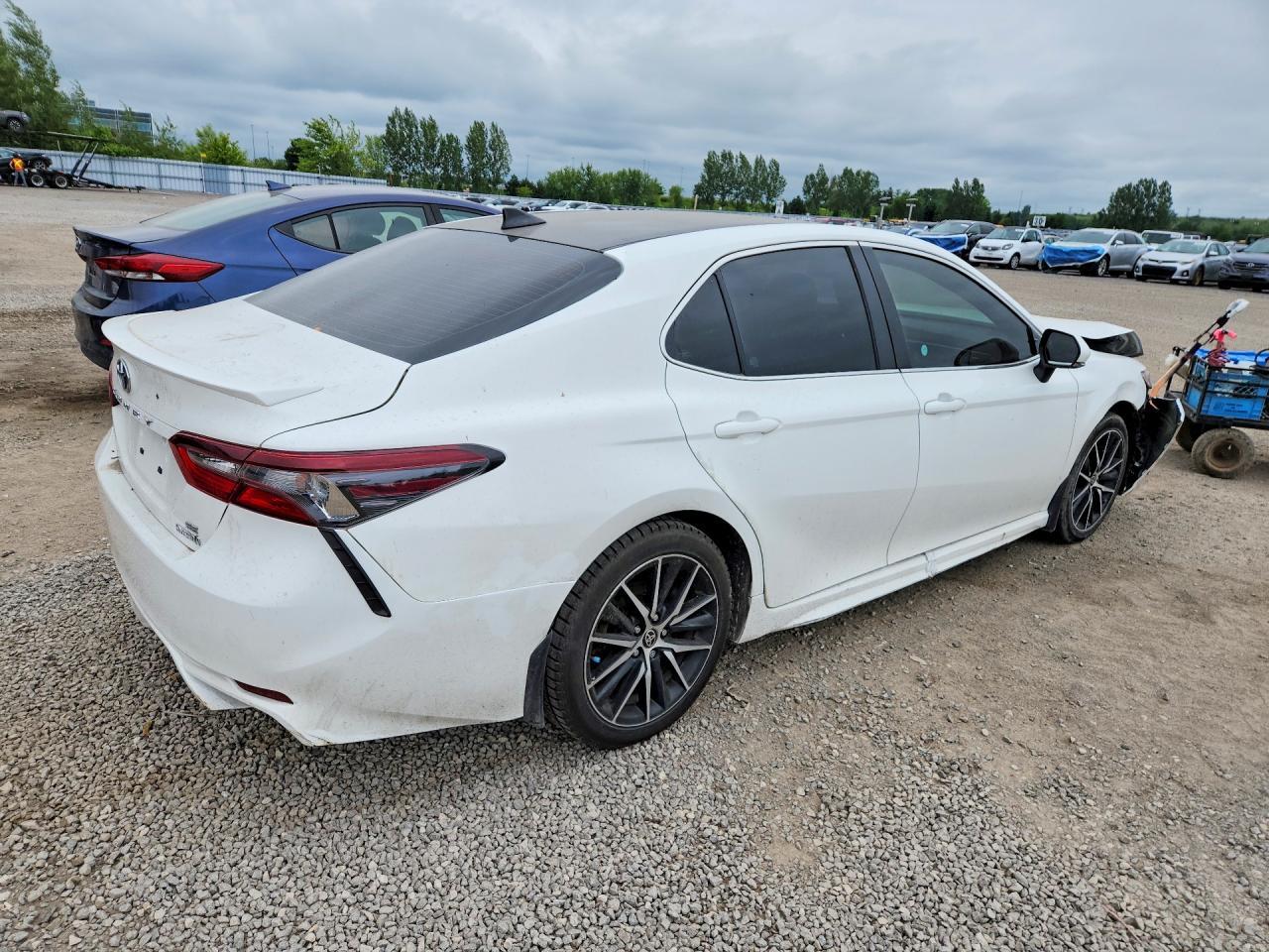 2024 TOYOTA CAMRY XLE — Фото 3 из 12