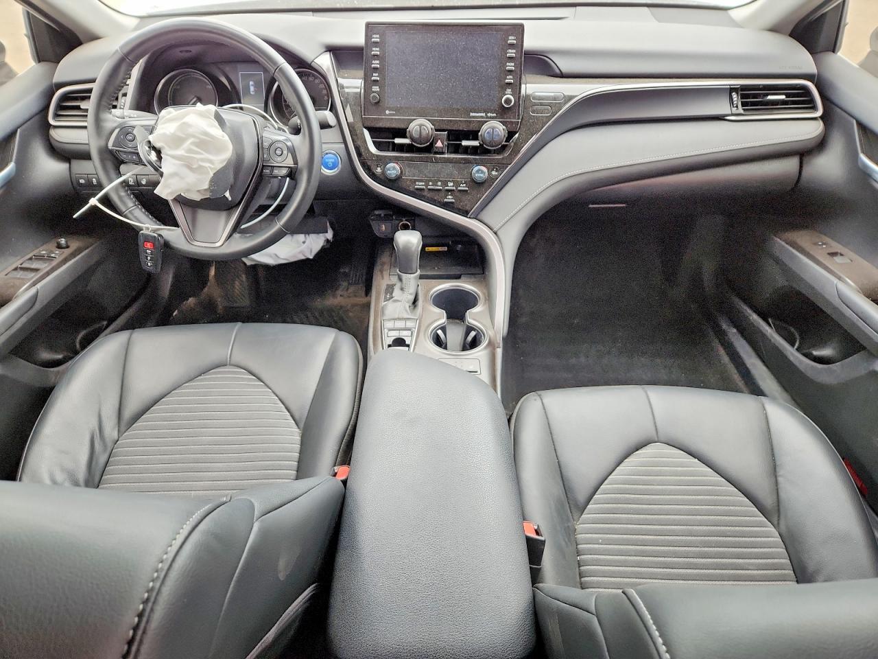 2024 TOYOTA CAMRY XLE — Фото 8 из 12