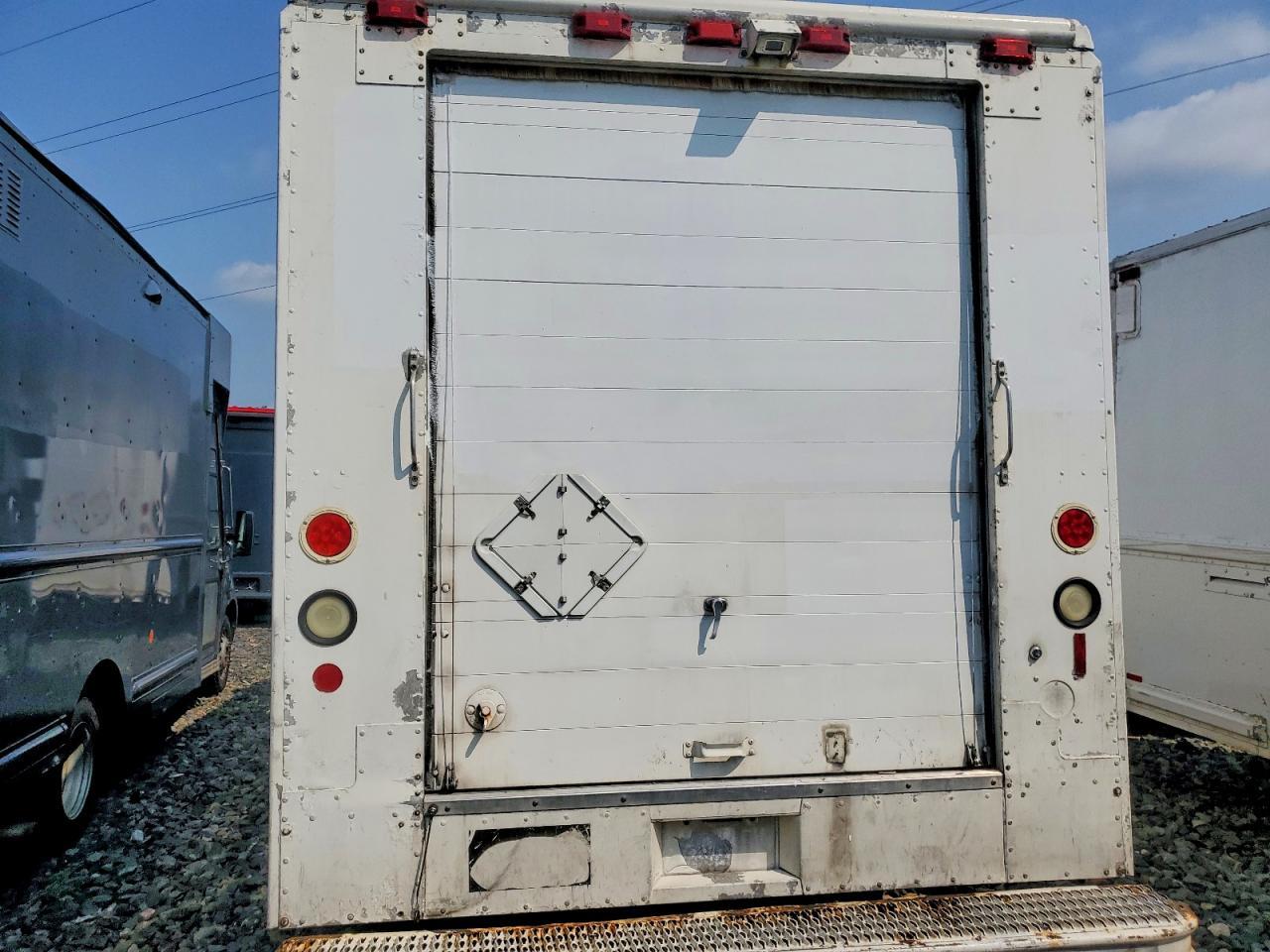 2004 FREIGHTLINER CHASSIS M LINE WALK-IN VAN — Фото 10 из 13