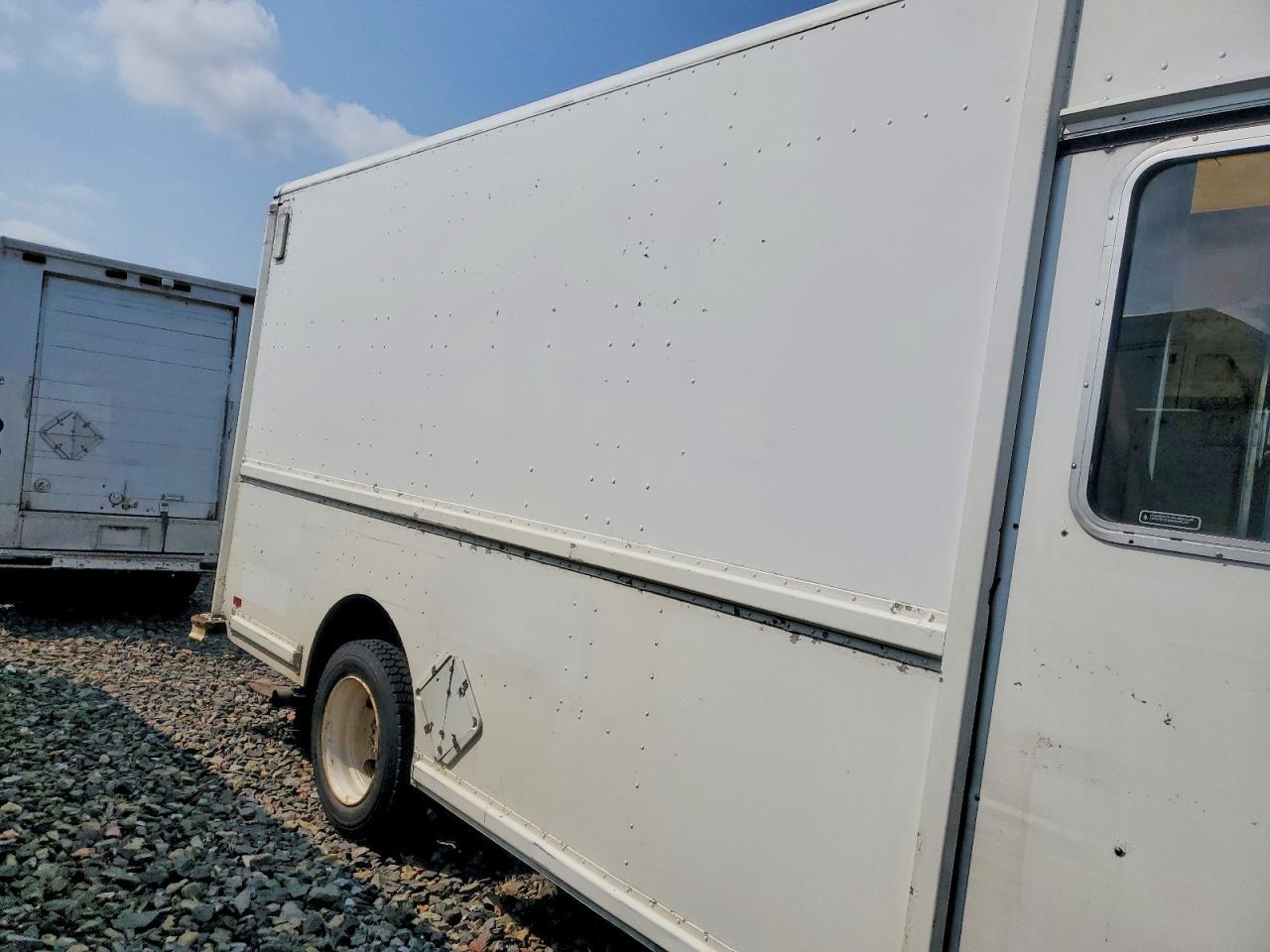 2004 FREIGHTLINER CHASSIS M LINE WALK-IN VAN — Фото 11 из 13