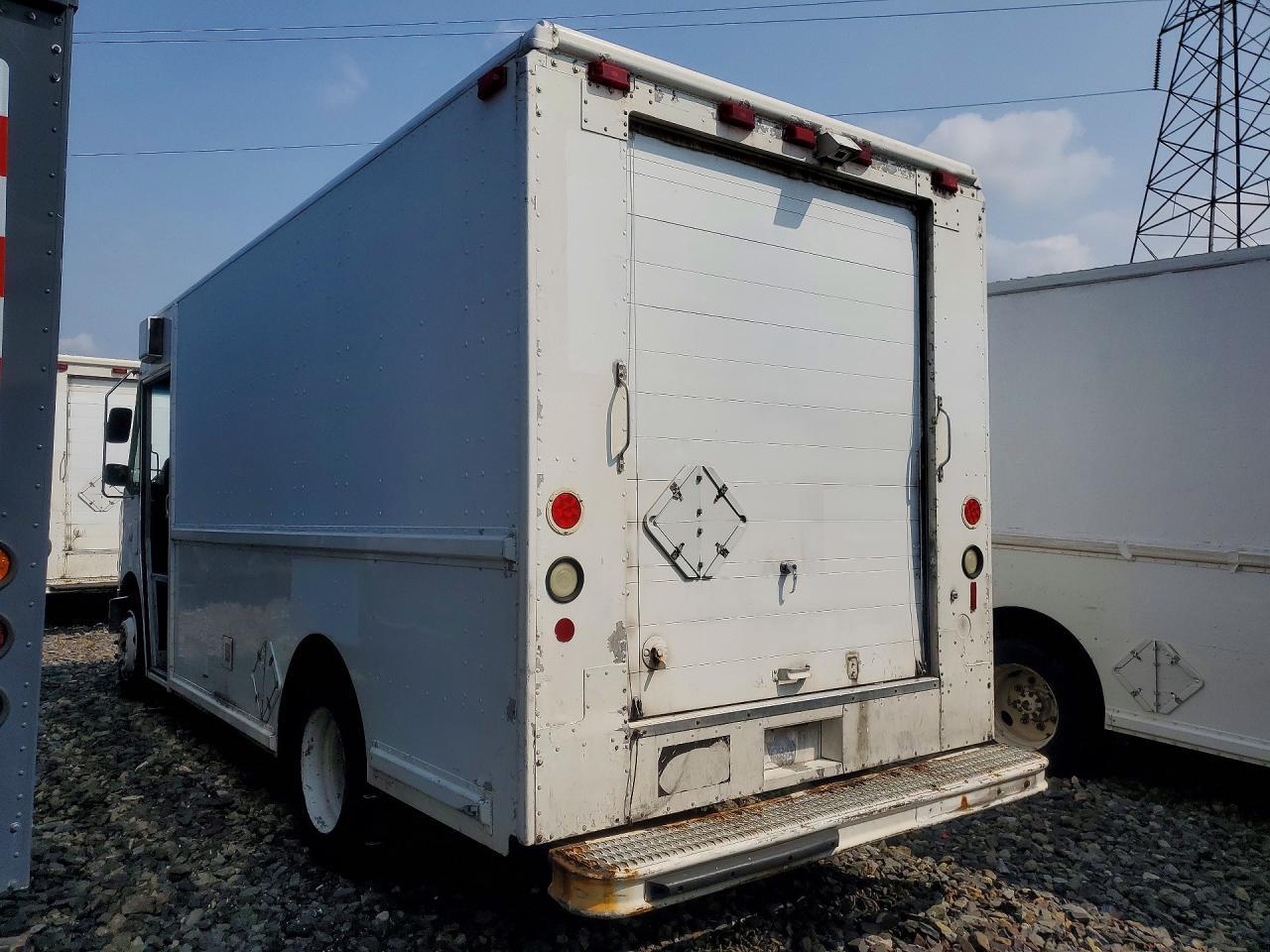 2004 FREIGHTLINER CHASSIS M LINE WALK-IN VAN — Фото 2 из 13