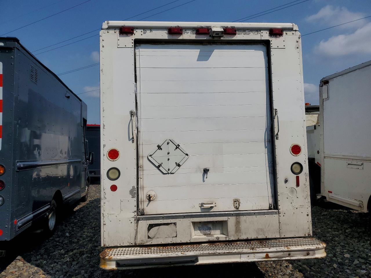 2004 FREIGHTLINER CHASSIS M LINE WALK-IN VAN — Фото 6 из 13