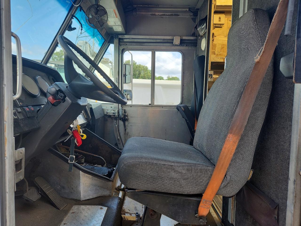 2004 FREIGHTLINER CHASSIS M LINE WALK-IN VAN — Фото 7 из 13