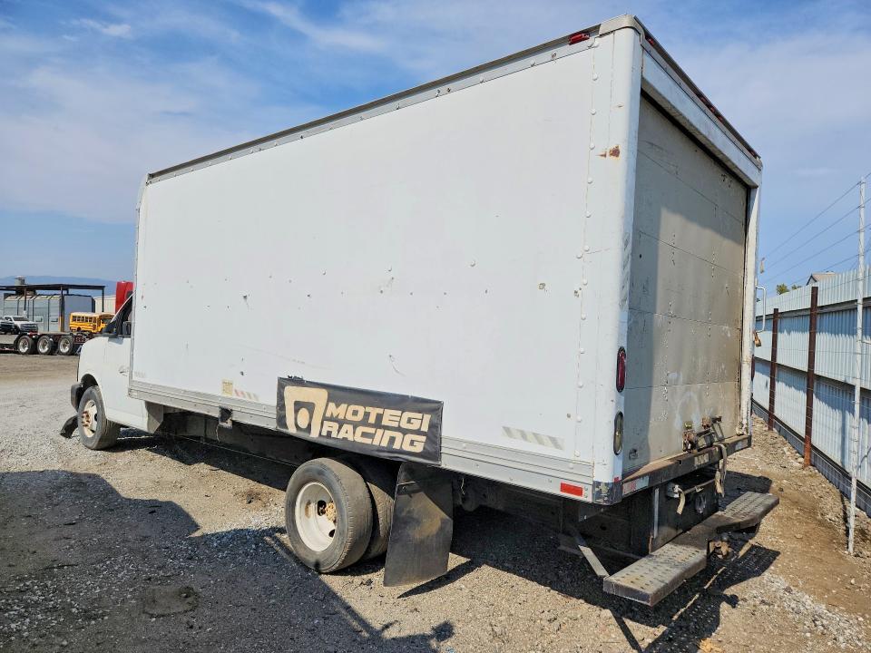 2004 GMC SAVANA BOX TRUCK — Фото 2 из 13