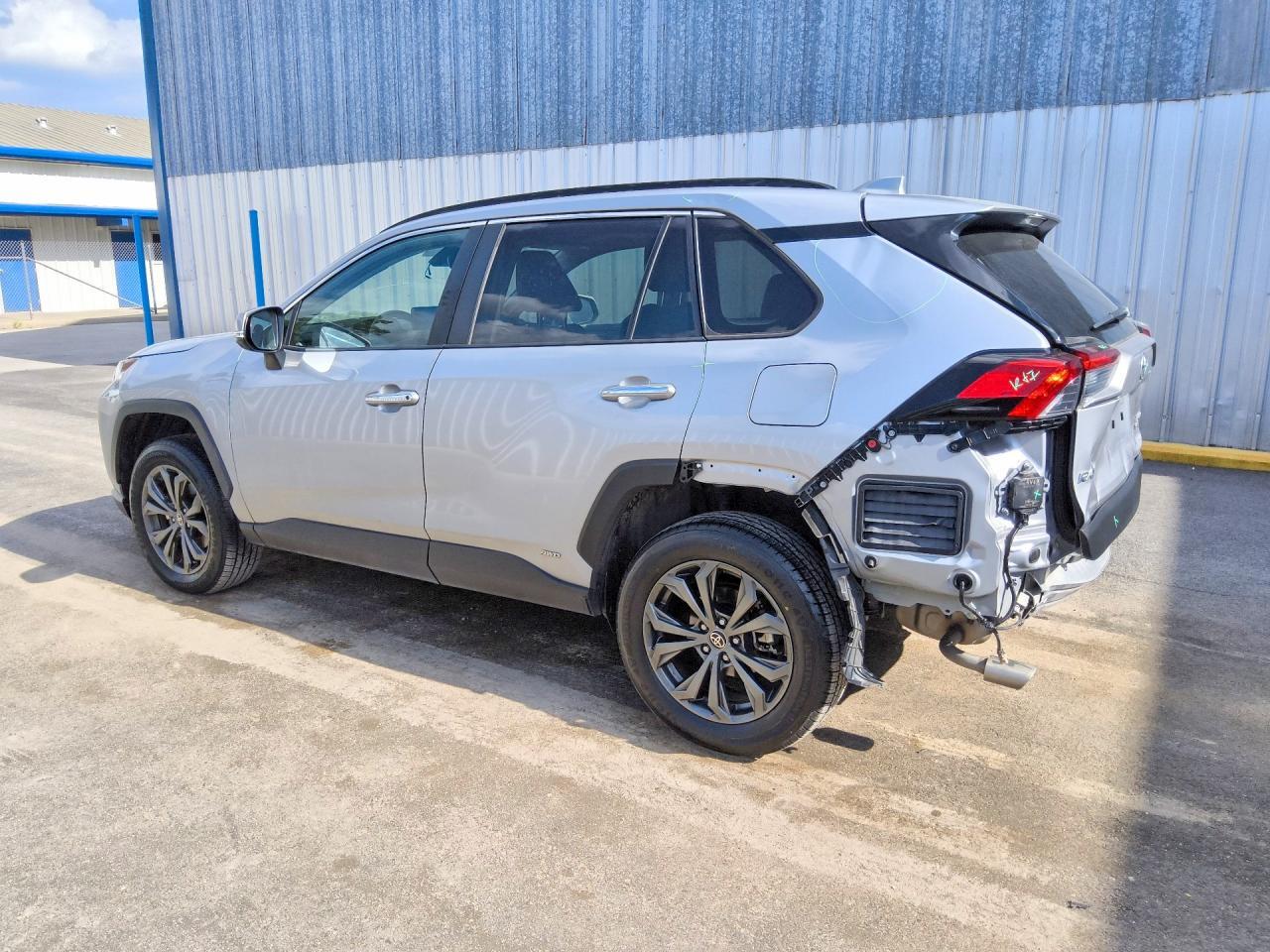 2024 TOYOTA RAV4 LIMITED — Фото 2 из 13