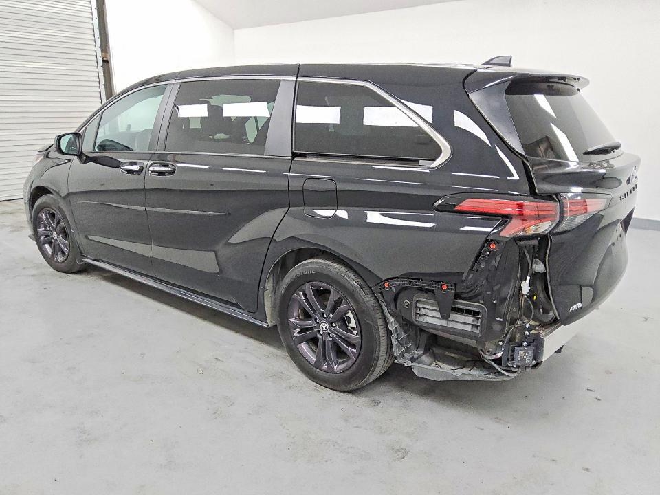2024 TOYOTA SIENNA XSE — Фото 2 из 15