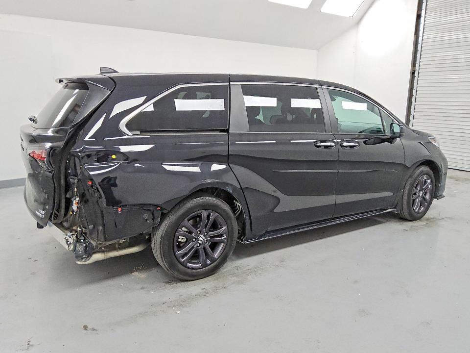 2024 TOYOTA SIENNA XSE — Фото 3 из 15