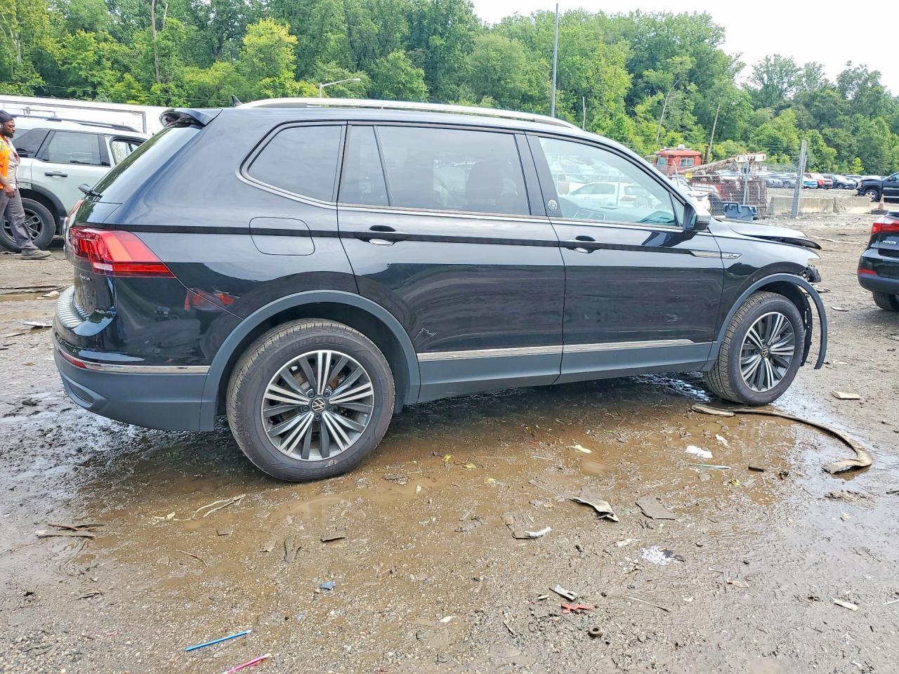 2024 VOLKSWAGEN TIGUAN WOLFSBURG — Фото 3 из 13