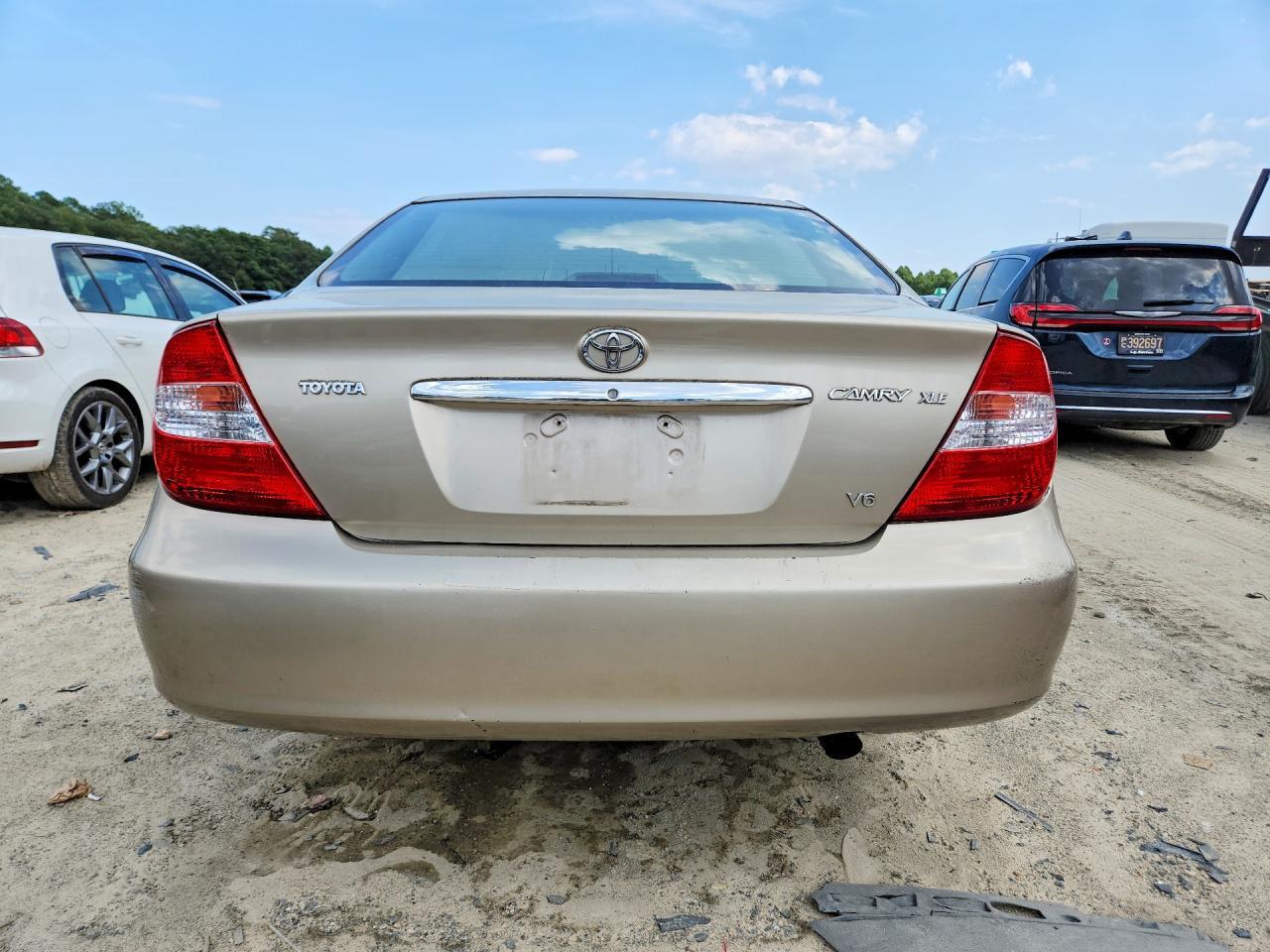 2004 TOYOTA CAMRY XLE V6 — Фото 6 из 12