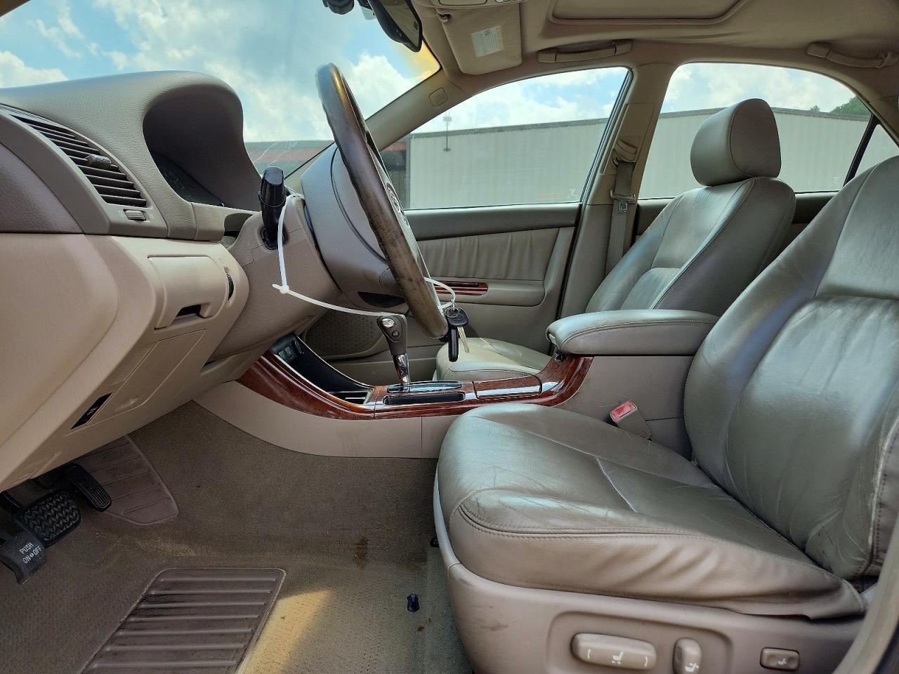 2004 TOYOTA CAMRY XLE V6 — Фото 7 из 12