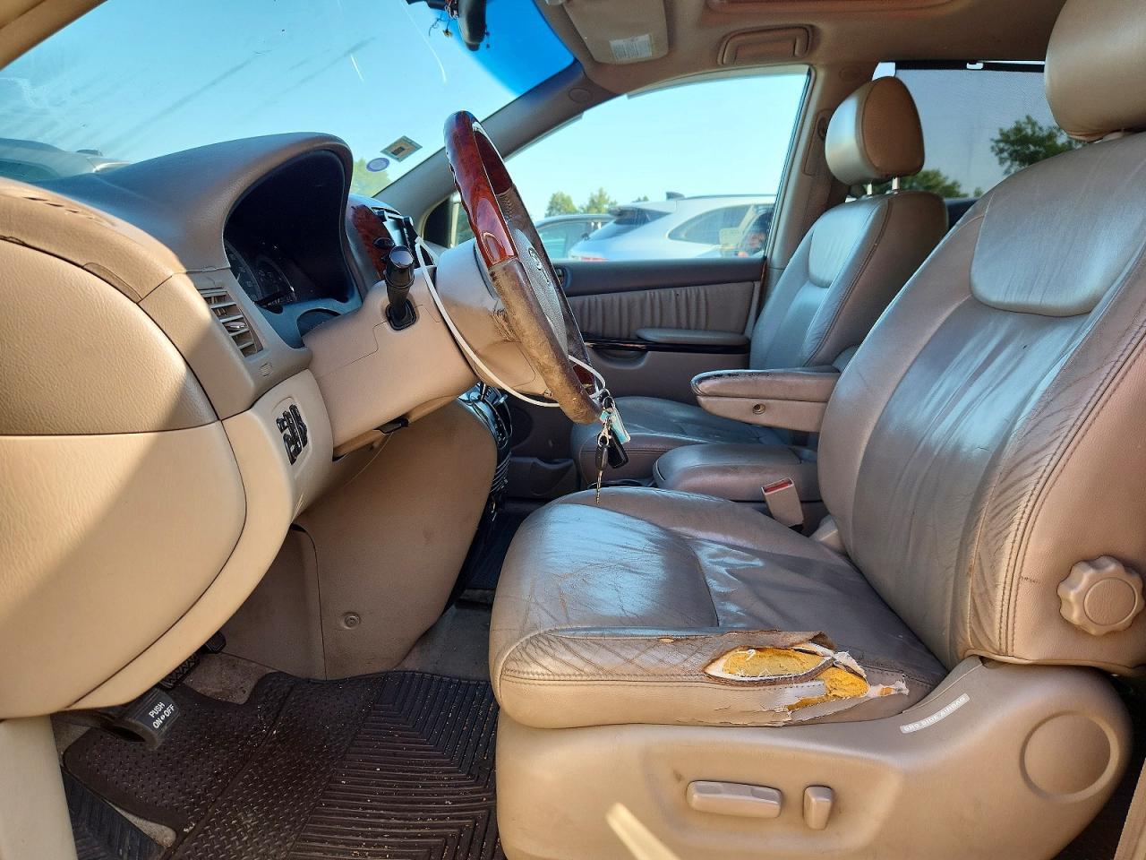 2004 TOYOTA SIENNA XLE LIMITED 7 PASSENGER — Фото 7 из 12