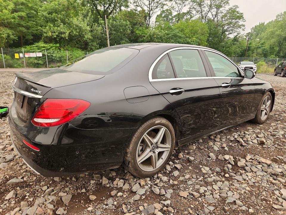 2018 MERCEDES-BENZ E 300 4MATIC — Фото 3 из 12