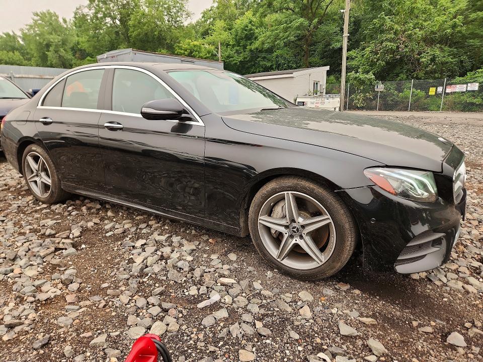 2018 MERCEDES-BENZ E 300 4MATIC — Фото 4 из 12