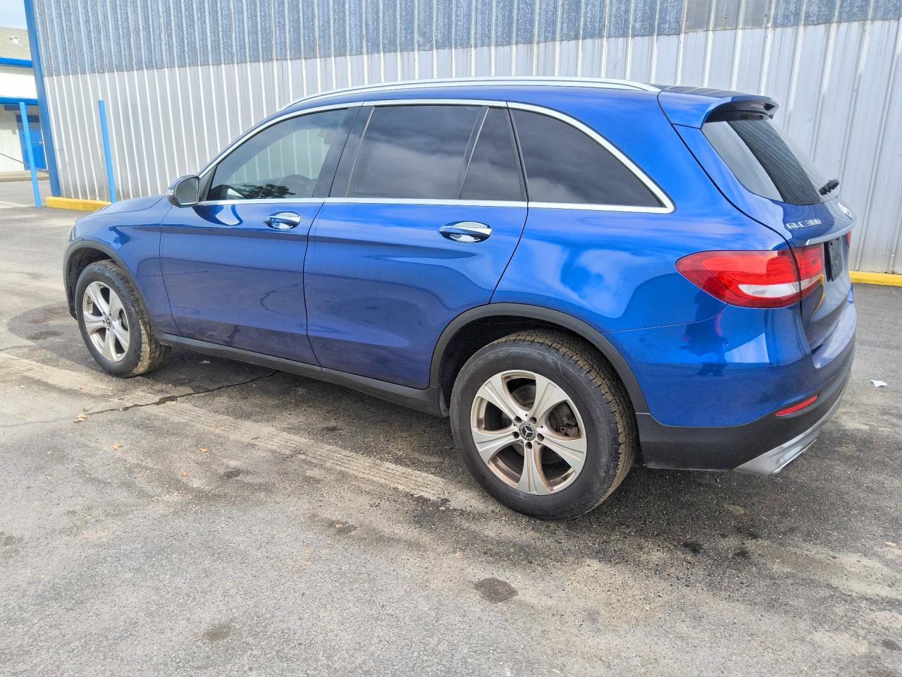 2018 MERCEDES-BENZ GLC 300 4MATIC — Фото 2 из 13