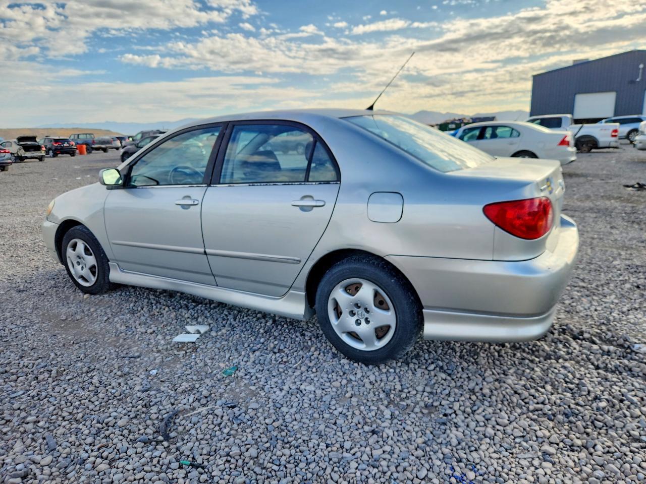 1NXBR32EX4Z217395 2004 TOYOTA COROLLA photo no. 2