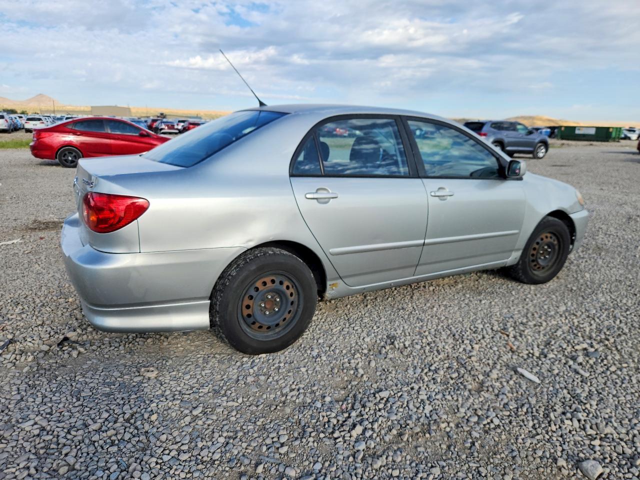 1NXBR32EX4Z217395 2004 TOYOTA COROLLA photo no. 3