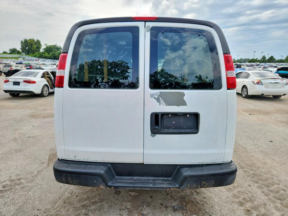2013 CHEVROLET EXPRESS G1500 — Фото 6 из 13