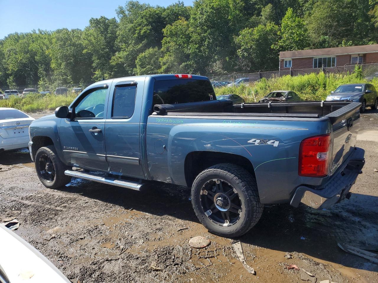2013 CHEVROLET SILVERADO K1500 LT — Фото 2 из 12