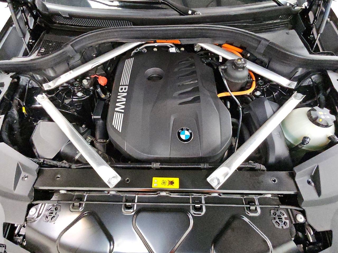 2025 BMW X5 XDRIVE50E — Фото 12 из 13