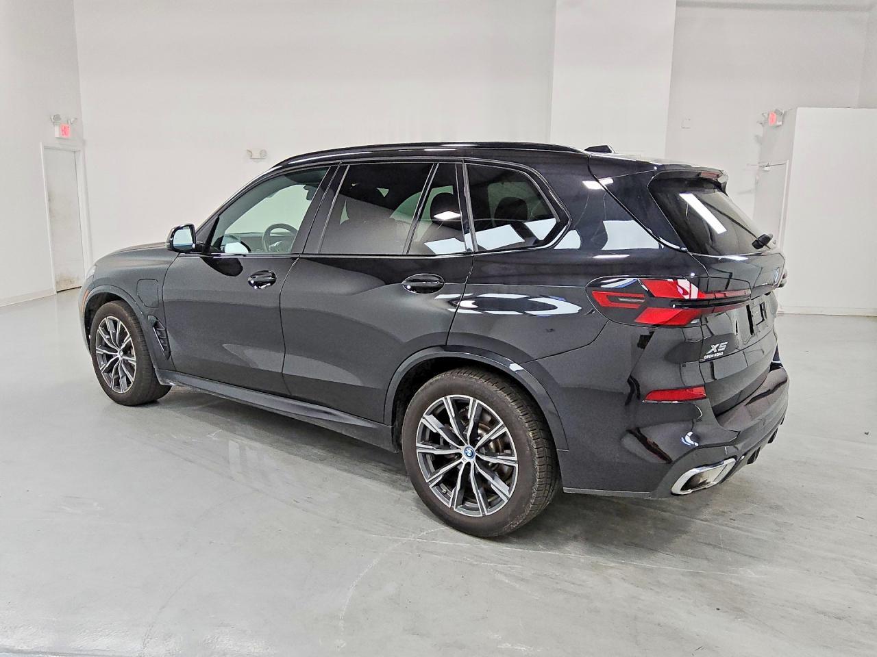 2025 BMW X5 XDRIVE50E — Фото 2 из 13